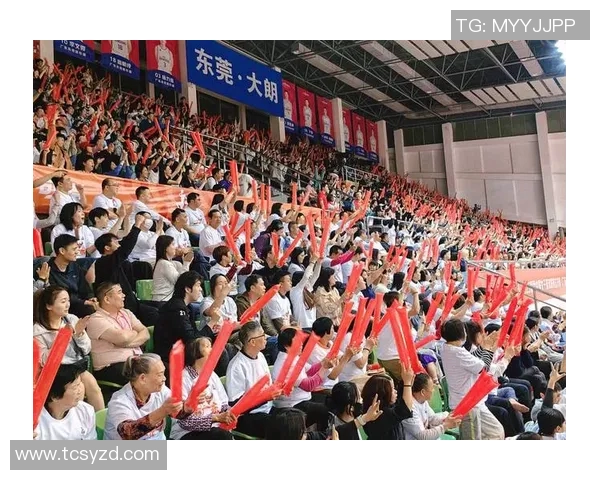 广东9号篮球明星合影展现青春风采与团队精神的精彩瞬间